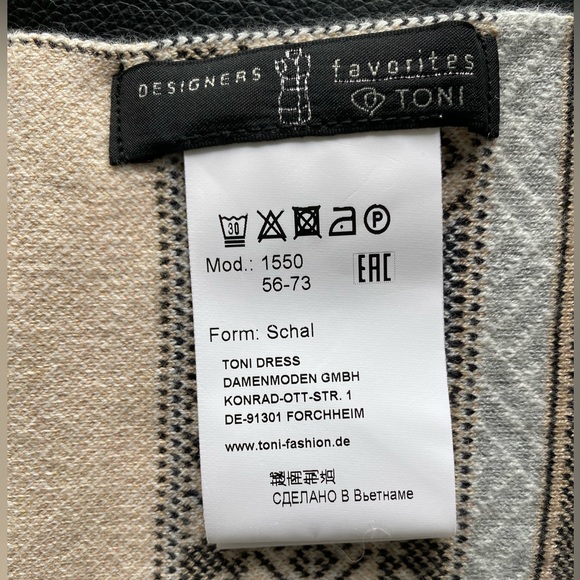 Women Shawl/ blanket scarf - tan, white & black. NWOT. Super soft & warm. - Picture 5 of 5